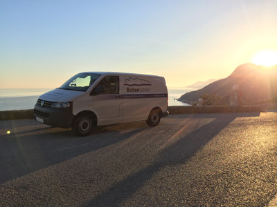 Ausliefertransporter von Betten-Scheel bei einer Auslieferung auf der Insel Mallorca